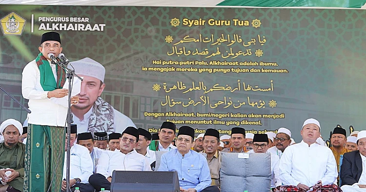 Potret Gubernur Sulawesi Tengah H. Anwar Hafid ketika menghadiri Haul Guru Tua ke-57