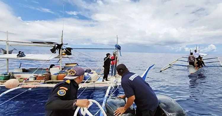 Potret KKP menangkap satu unit kapal ikan jenis pump boat asal Filipina di perairan Kepulauan Talaud Sulawesi