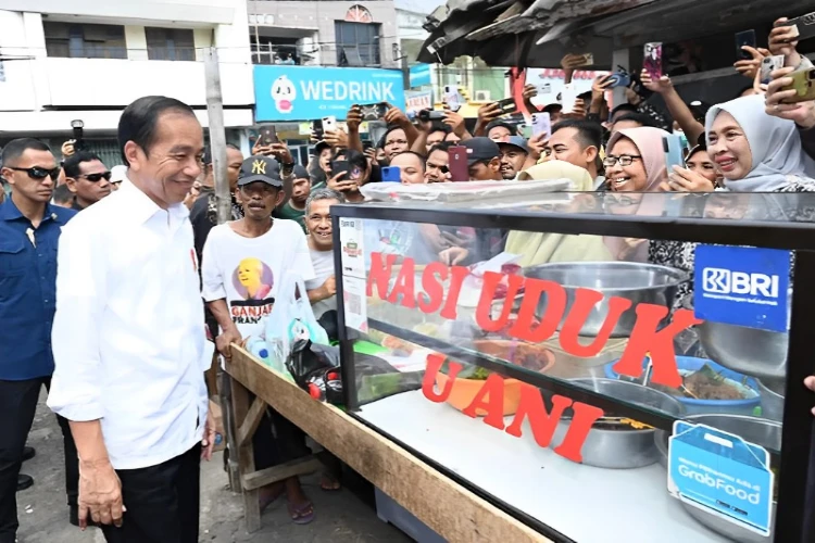 Ket. Foto: Presiden Jokowi Menyapa Masyarakat di Kendari