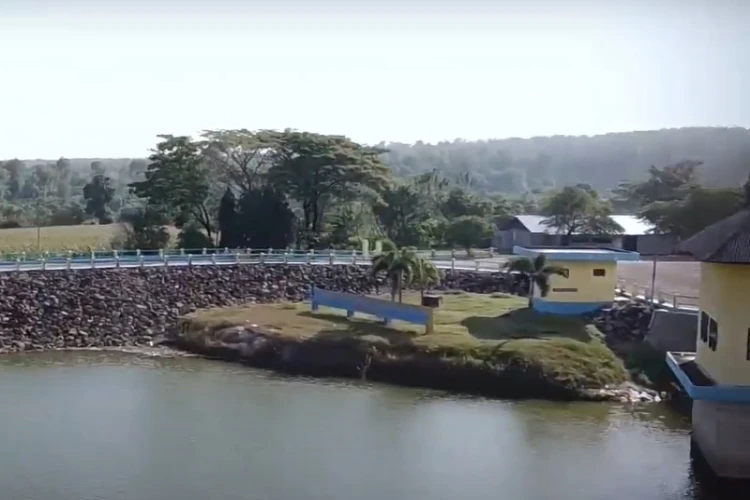 Ket Foto: Waduk Kedungbrubus di Madiun