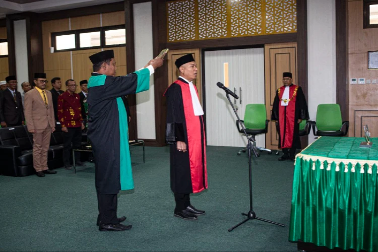 Ket. Foto: Zainal Ahmad Resmi Dilantik Sebagai Ketua Pengadilan Negeri Parigi Kelas II