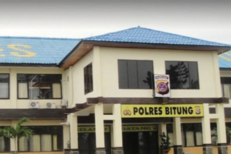 Ket. Foto: Polres Bitung Imbau Masyarakat yang Melakukan Aktivitas di Seputaran Silo PT Semen Tonasa agar Memakai Masker