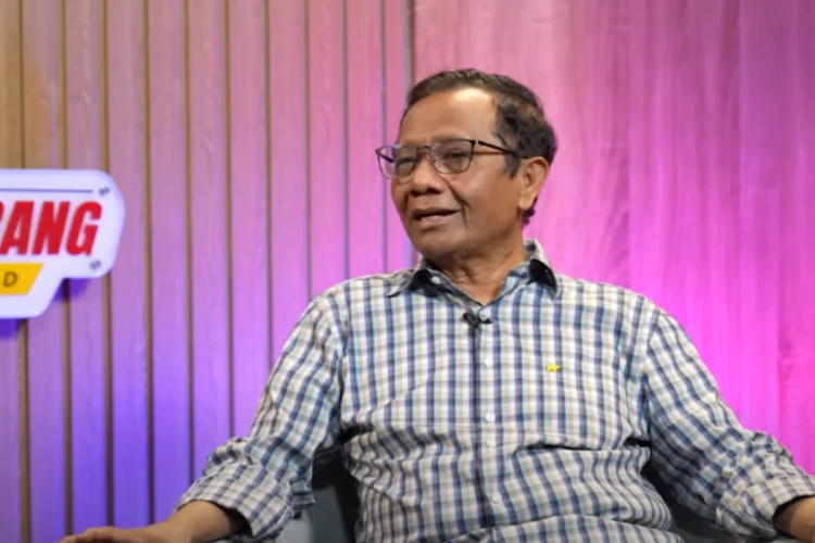 Tangkap layar video ketika Mahfud MD mengomentasi layanan Lapor Mas Wapres yang diinisiasi oleh Gibran Rakabuming Raka