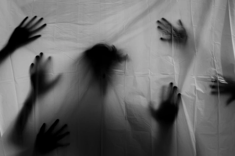 Ilustrasi ritual pengusiran hantu atau setan yang dijadikan modus penipuan di Sunter Jakarta Utara