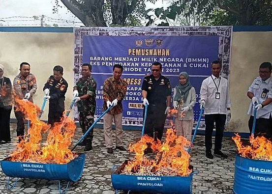 Ket. Foto: KPPBC Pantoloan Palu Memusnahkan BMMN Eks Penindakan Kepabenan dan Cukai Tahun 2023