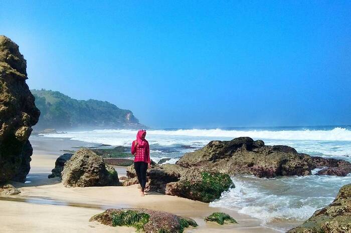 <p>Ket Foto: Pesona Pantai Umbul Waru Blitar (Foto/Instagram/@laikaikaaa)	</p>
