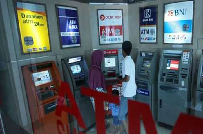 <p>Foto: Illustrasi mesin ATM di bobol.</p>

