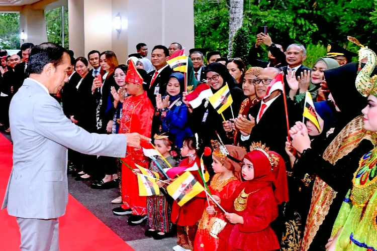 Ket. Foto: Presiden Jokowi Dilaporkan Telah Tiba di Brunei Darussalam (Foto/X/@jokowi)
