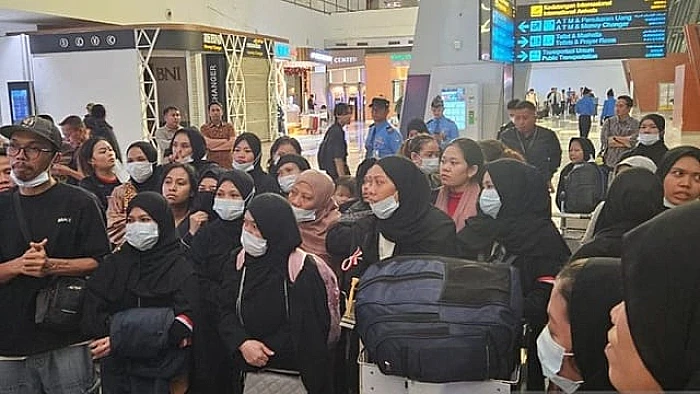 Sebanyak 408 pekerja migran Indonesia dideportasi Arab Saudi karena pelanggaran keimigrasian. Pemerintah segera ambil tindakan.