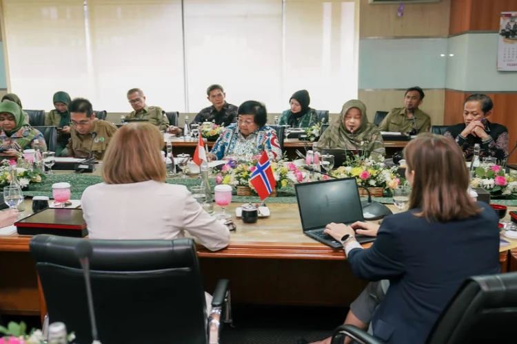 Ket. Foto: Menteri LHK Mengungkapkan Pertemuan Indonesia dengan Norwegia Membahas Kemajuan Penting dalam Kerja Sama Lingkungan Antara Kedua Negara