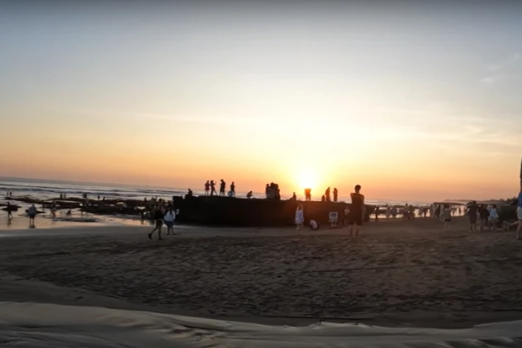 Ket Foto: Pantai Batu Bolong