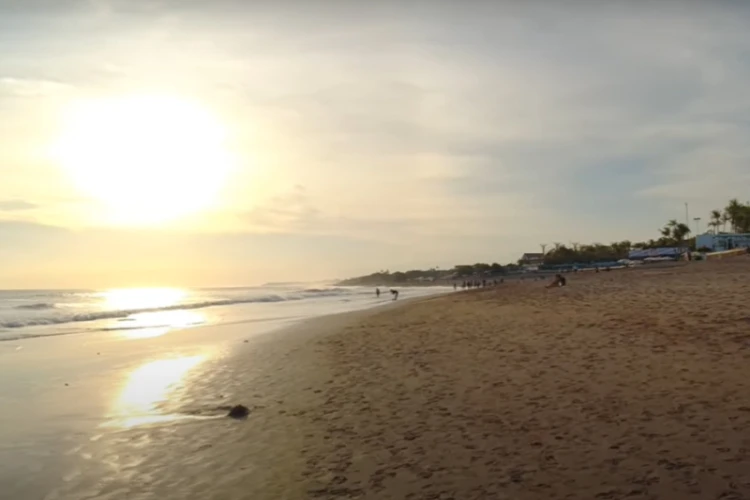 Ket Foto: Pantai Berawa yang Terletak di Desa Tibubenang, Bali