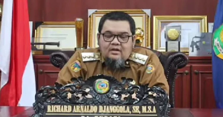Potret Pj. Bupati Parigi Moutong Richad Arnaldo, SE. M.S.A ketika sedang menyampaikan keterangan
