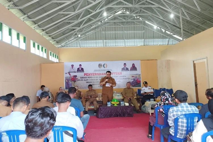 Ket. Foto: Pemkab Parigi Moutong Memberikan Bantuan Alat Sarana Pendukung Kemandirian Pangan