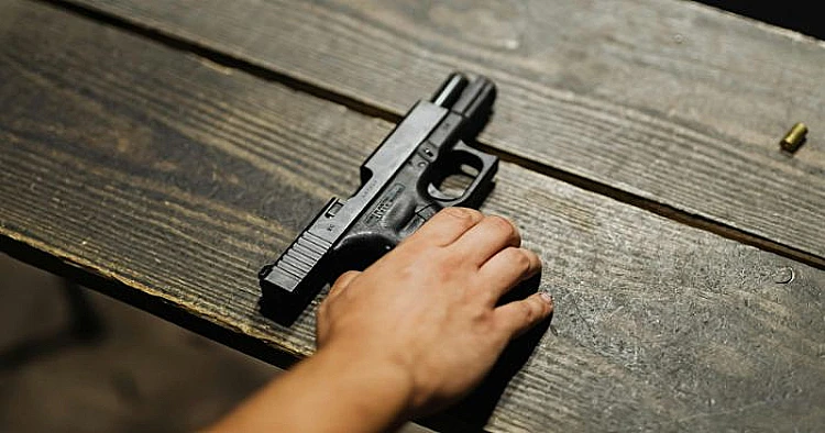 Potret ilustrasi senjata api yang dipakai untuk penyerangan dua WNA asal Australia di Bali