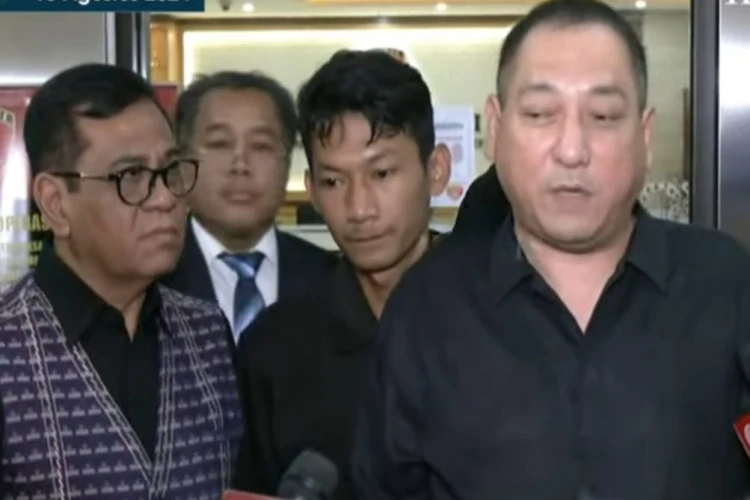 Saka Tatal diperiksa Bareskrim Polri terkait dugaan kesaksian palsu dalam kasus pembunuhan Vina dan Eky.