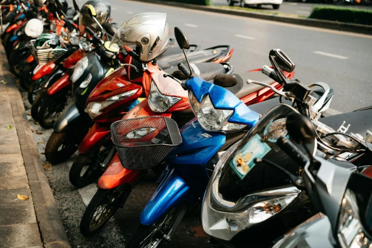 Polisi menindak balap liar di Bundaran HI, menyita 71 motor yang tidak membawa surat-surat dan menggunakan knalpot brong.