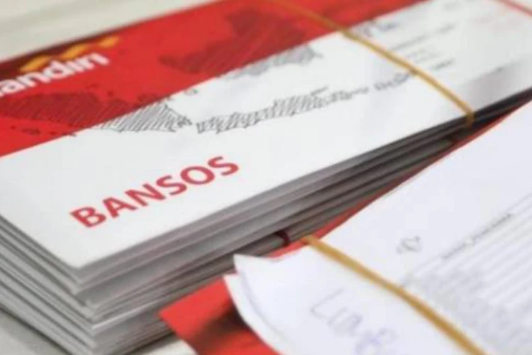 Kemendagri menunda distribusi bansos dari APBD jelang Pilkada Serentak 2024, kecuali di daerah bencana.