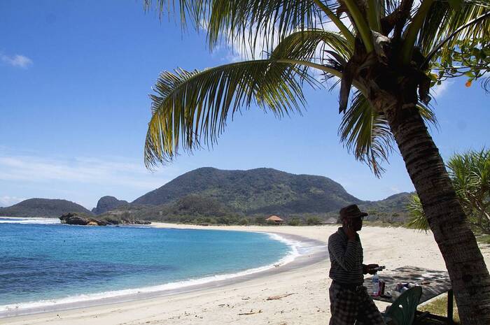 <p>Ket Foto: Foto Pantai Rantung (Foto/Instagram/@kulicitra)</p>
