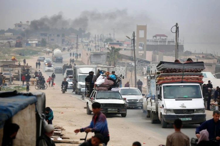 Ket. Foto: Seorang Warga Gaza yang Memutuskan Kembali ke Rumahnya Menyebutkan Jika Perjalanan Pulang Panjang dan Traumatis