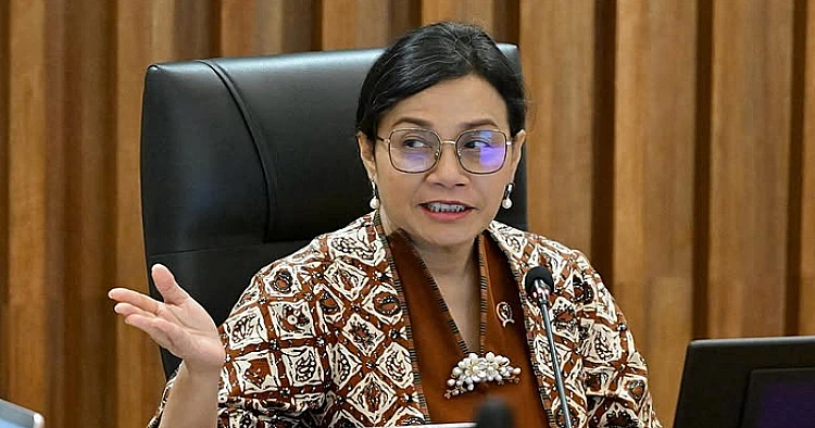 Potret Menteri Keuangan RI, Sri Mulyani ketika mengikuti suatu rapat