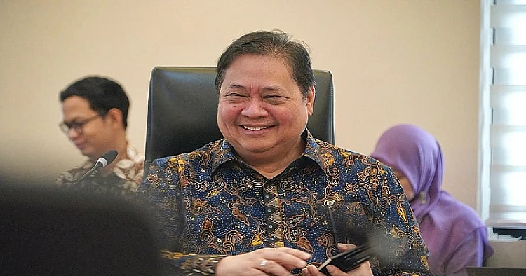 Potret Menteri Koordinator Bidang Perekonomian, Airlangga Hartarto ketika ikut suatu rapat