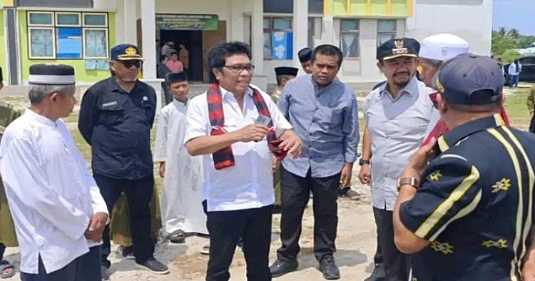 Ket. Foto: Bupati Buton Tengah, Azhari, Merespon Rencana Pembangunan Rusun Santri dan Beberapa Pembangunan Infrastruktur