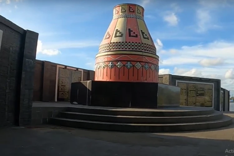 Ket Foto: Monumen Kupiah Meukeutop dengan Simbol Penghormatan untuk Pahlawan Aceh yaitu Teuku Umar
