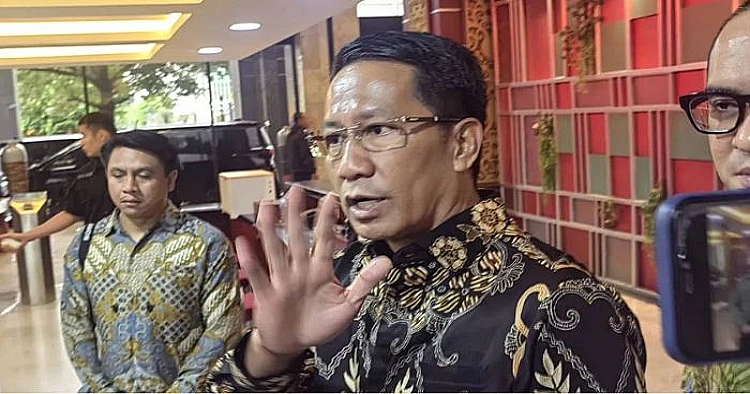 Potret Menteri Hukum Supratman Andi Agtas ketika memberikan penjelasan kepada awak media
