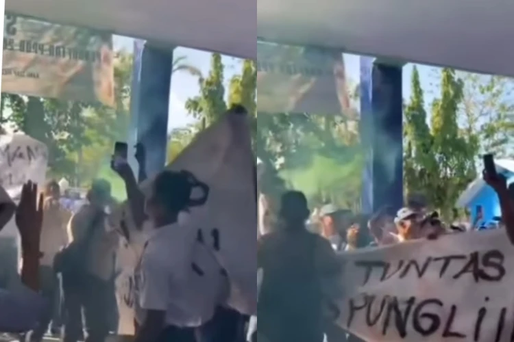 Siswa SMA Negeri 11 Makassar dan sejumlah alumni melakukan aksi demonstrasi di area sekolah.