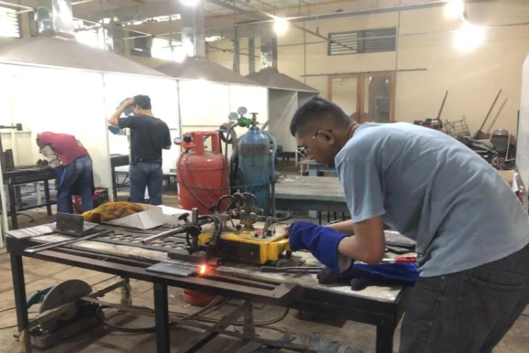 Ket. Foto: Disnaker Sleman Memberikan Pelatihan Berbagai Jenis Keterampilan kepada Calon Tenaga Kerja