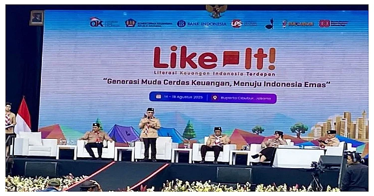 Mahendra Siregar, Ketua Dewan Komisioner OJK.
