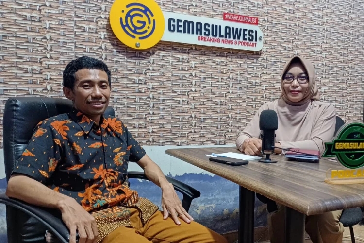 Ket Foto: Komisioner Divisi Teknis KPU Parigi Moutong, Iskandar Mardani saat hadiri Podcast di kantor gemasulawesi membahas terkait TMS nya Amrullah