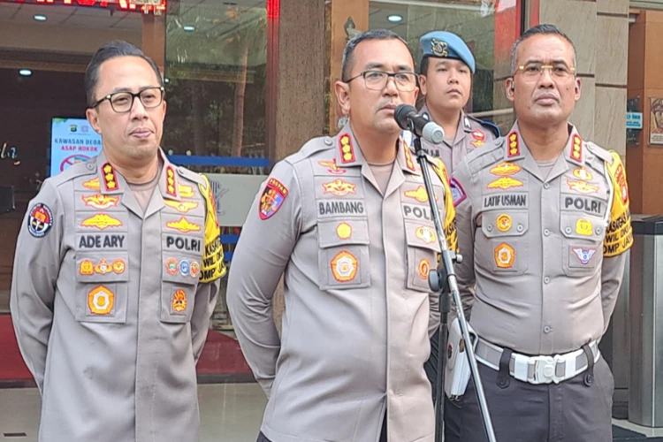 Fakta baru terungkap dalam kasus pungli oknum polisi di Samsat Bekasi. Aipda P diduga terlibat dalam hal ini.