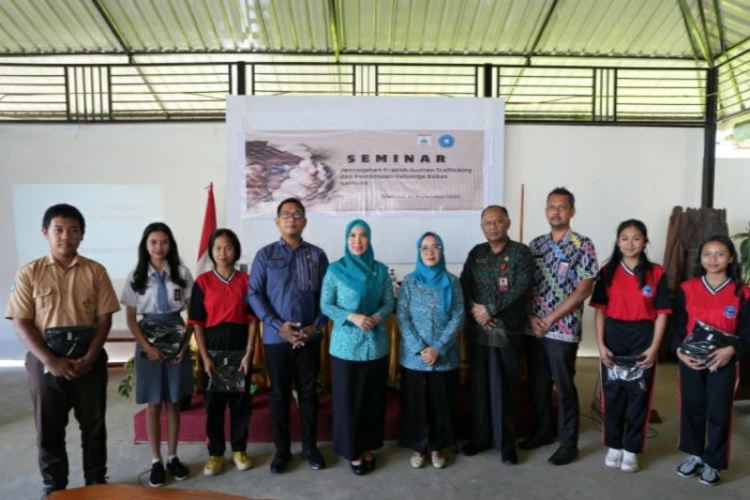 Ket. Foto: Pemerintah Provinsi Sulawesi Barat Mensosialisasikan Upaya Pencegahan Perdagangan Manusia dan Pembinaan Keluarga Bebas Narkoba