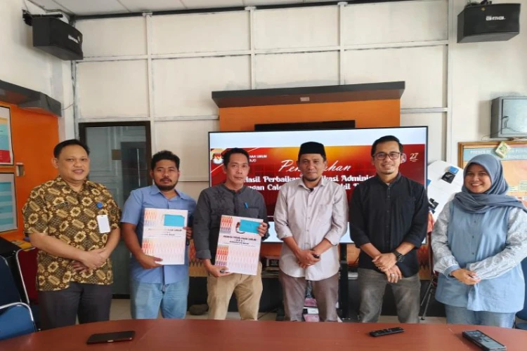 Ket. Foto: KPU Kabupaten Wajo Mengumumkan Berita Acara Hasil Penelitian Persyaratan Administrasi Bapaslon Kepala Daerah