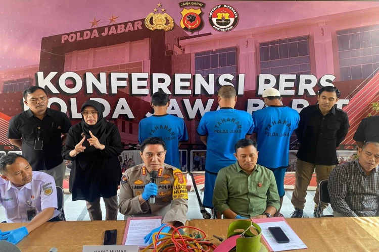Pencurian besi rel kereta api di Bandung Barat terungkap, PT KAI rugi Rp513 juta, pelaku ditangkap.