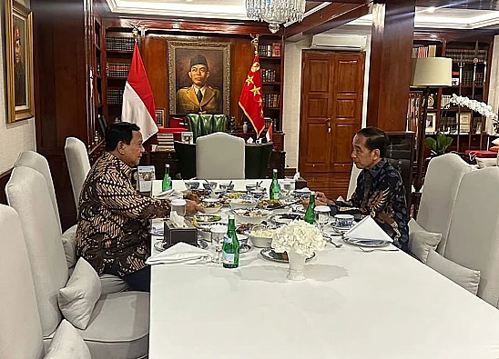 Potret momen ketika Presiden Prabowo  Subianto bertemu dengan Jokowi di Kertanegara