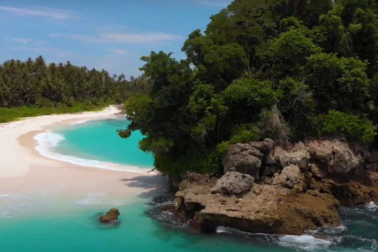 Ket Foto: Pulau Mincau dengan Pantai Berpasir Putih