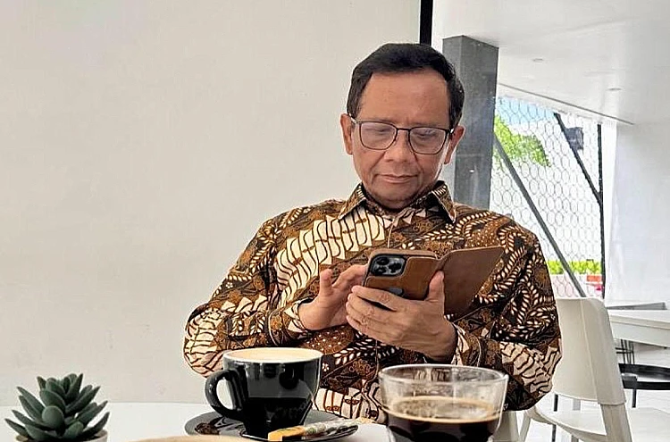 Potret mantan Menko Polhukam RI, Mahfud MD yang baru-baru ini komentar efisiensi anggaran pemerintah