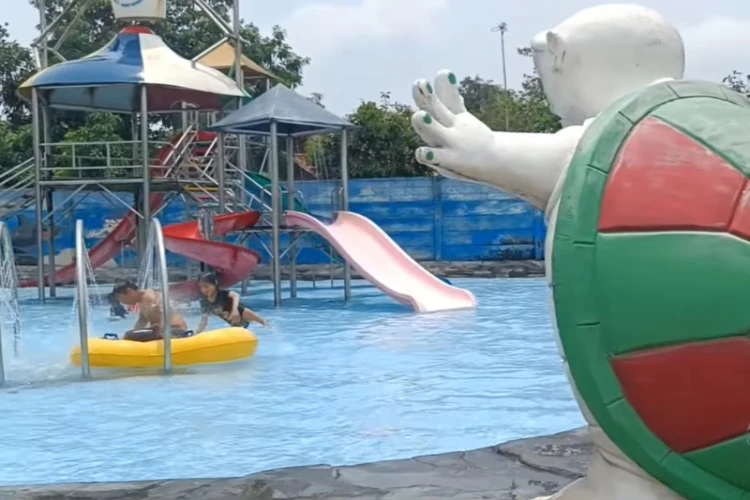 Ket Foto: Planet Waterboom Destinasi Wisata yang Menarik
