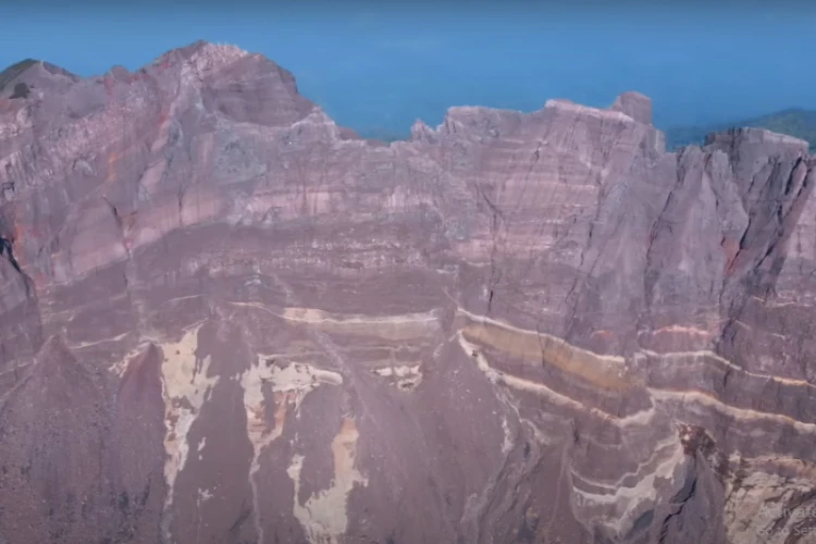 Ket Foto: Gunung Raung di Bondowoso