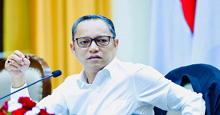 Potret politikus PDI Perjuangan, Deddy Sitorus yang menyoroti anggaran untuk PSU Pilkada 2024
