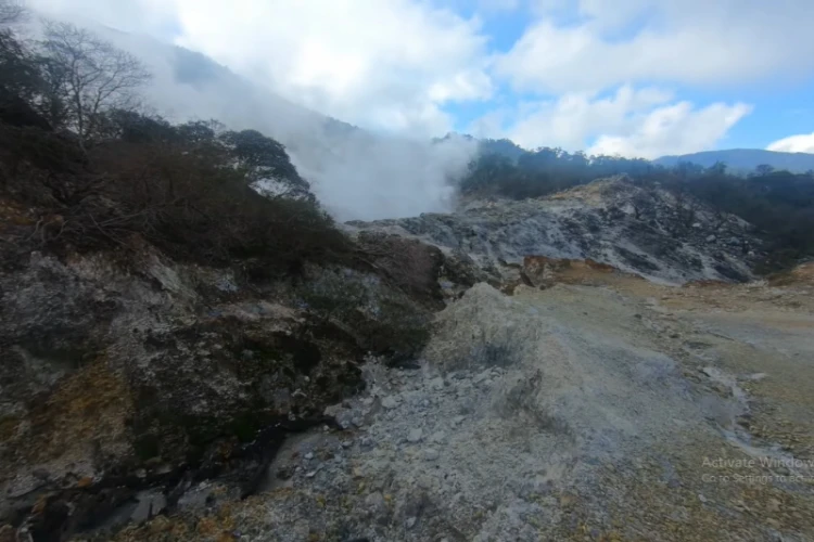 Ket Foto: Kawah Ratu di Gunung Salak