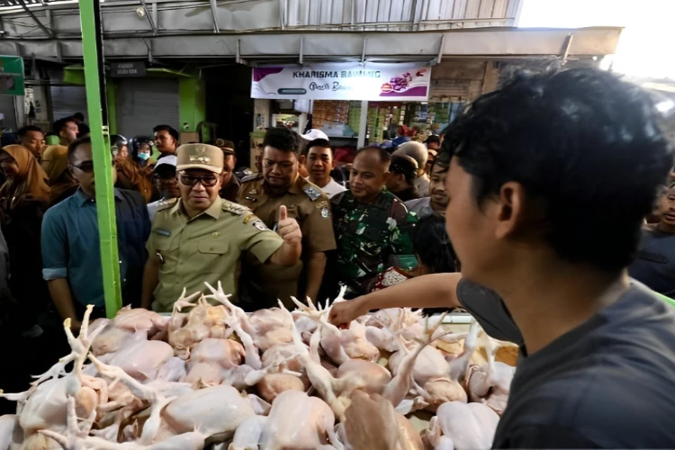 Ket. Foto: Pj Gubernur Sulawesi Selatan, Prof. Zudan Arif Fakrulloh, Menyatakan Harga Kebutuhan Pokok Relatif Stabil