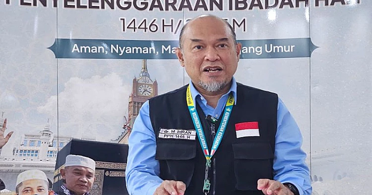Ket. Foto: Kepala Bidang Kesehatan PPIH dari Debarkasi Makassar Mengimbau Jemaah Haji yang Mengalami Gejala Sakit untuk Segera Memeriksakan Diri