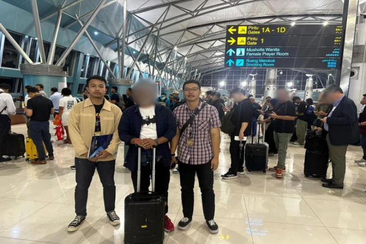 Deportasi dilakukan terhadap warga negara asing (WNA) yang menyalahgunakan izin tinggal.