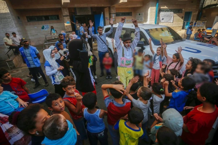 Ket. Foto: Pasukan Penjajah Israel Membersihkan Ranjau Darat di Dekat Dataran Tinggi Golan