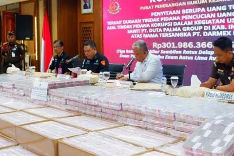 Kejagung sita uang tunai Rp301 miliar terkait pencucian uang PT Duta Palma, total penyitaan Rp1,1 triliun.