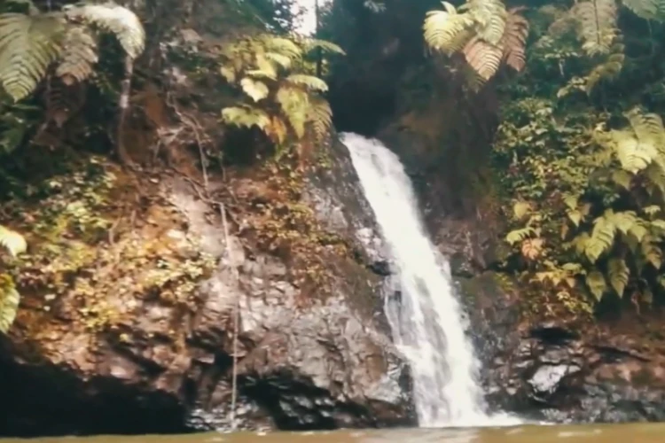 Ket Foto: Air Terjun Batu Dinding yang Menjadi Destinasi Wisata Alam